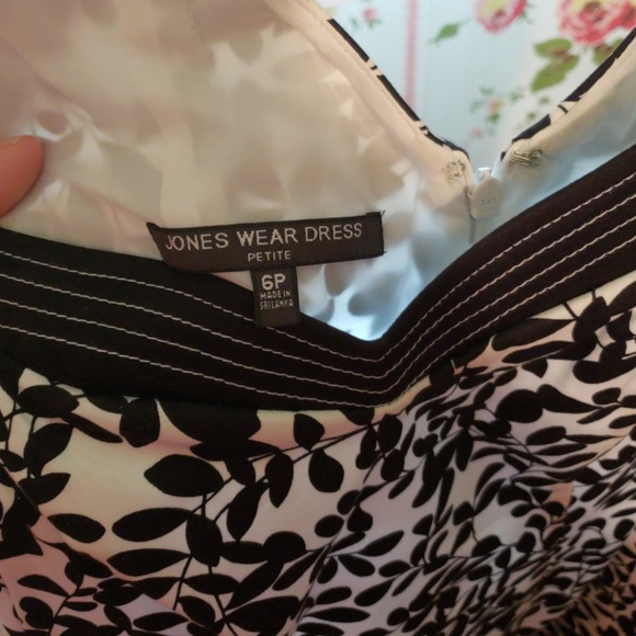 Dress - Picture 3 of 3